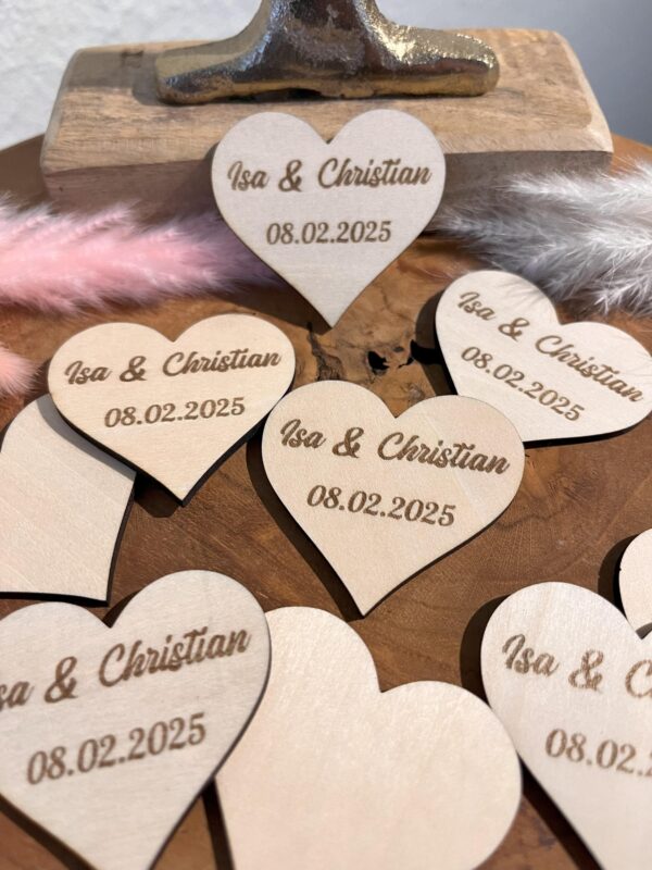 Personalisierte Streudeko Herz aus Holz