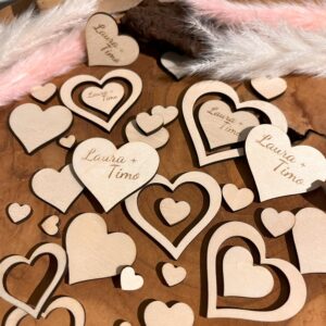 Personalisierte Streudeko Herz aus Holz