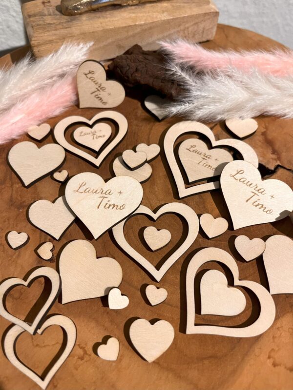 Personalisierte Streudeko Herz aus Holz