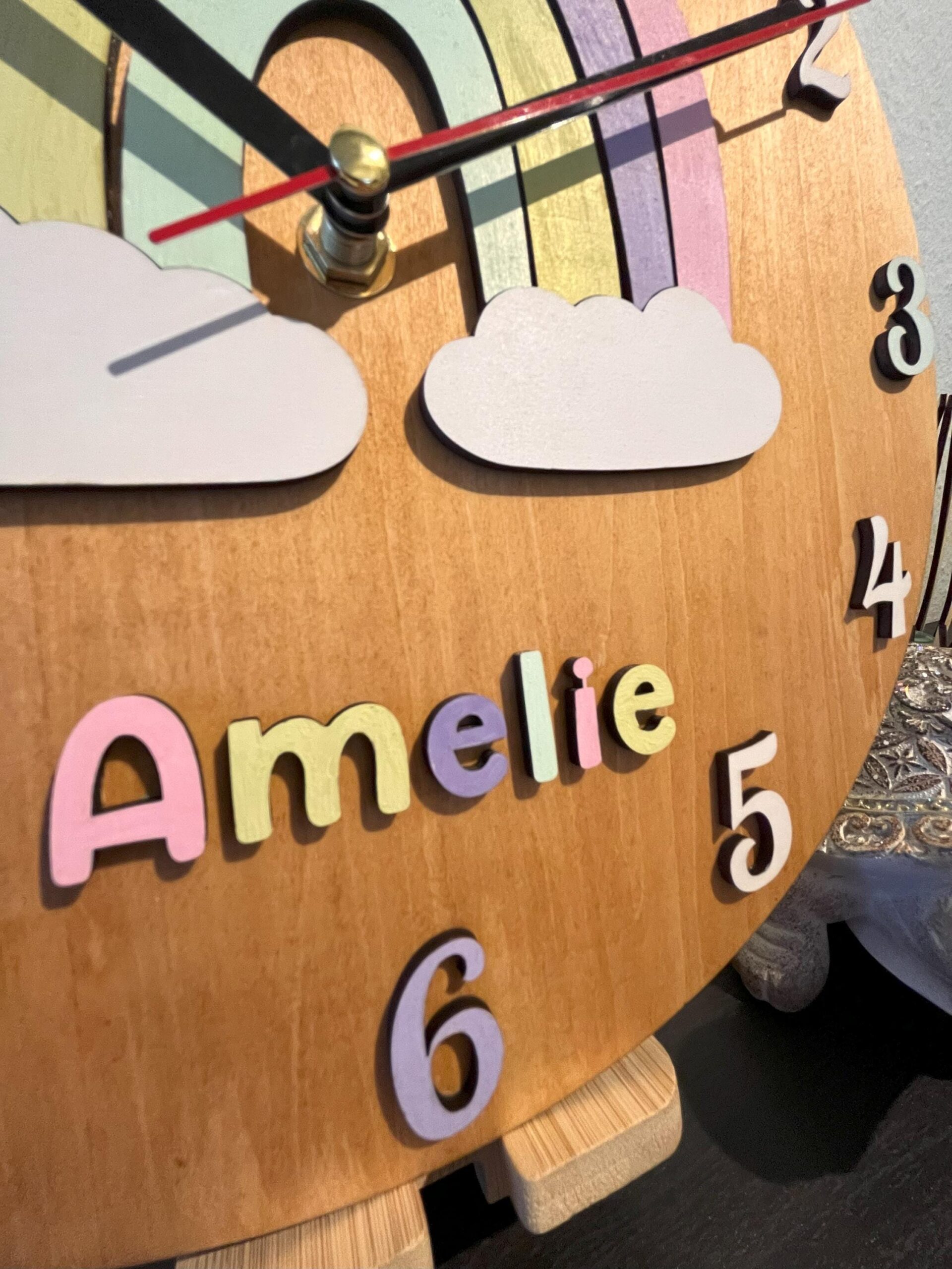 Holzwanduhr Regenbogen mit Namen 27x2,5cm – Bild 8