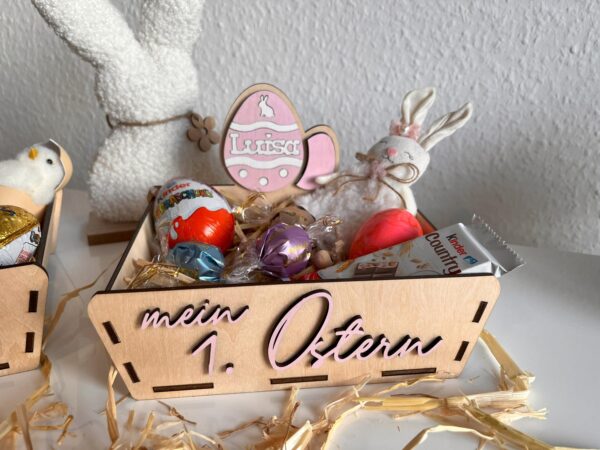 Individualisiertes Osterkörbchen aus Holz mit Namen, filigran ausgeschnitten, handbemalt – Bild 5